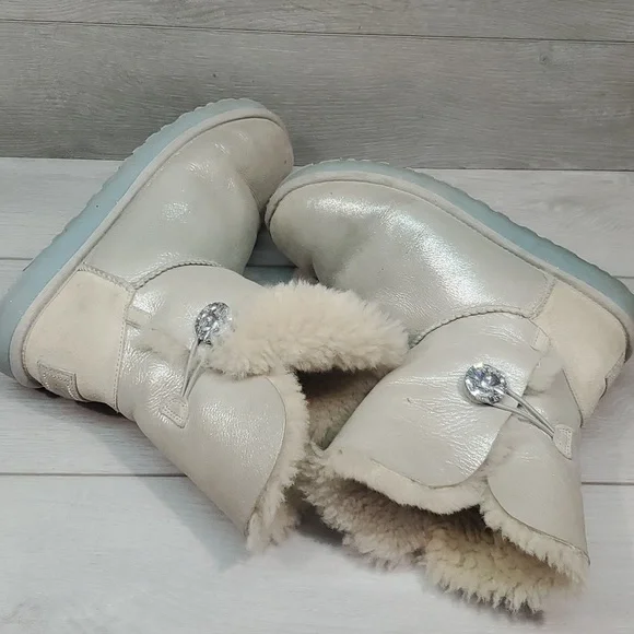 Ugg Australia Women Bailey I Do Wedding Bridal Short Sheepskin Boots shoes 8 - Picture 10 of 15
